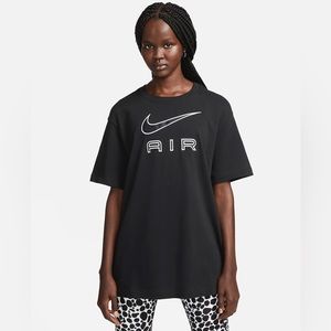 NWT Nike Air Women’s T-Shirt, Size Medium
